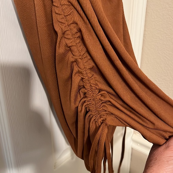 XL RUST MINI SIDE-RUCHED CINCH DRESS - Picture 2 of 4